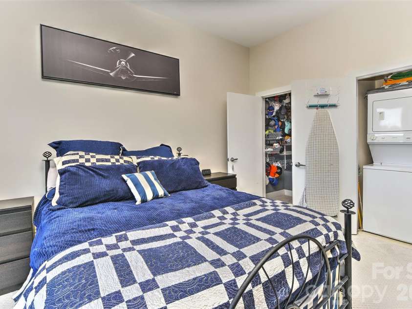 613 Mcninch Street, Charlotte, NC 28208.  MLS# CAR4381151, YatesRealty ID 27083. 
