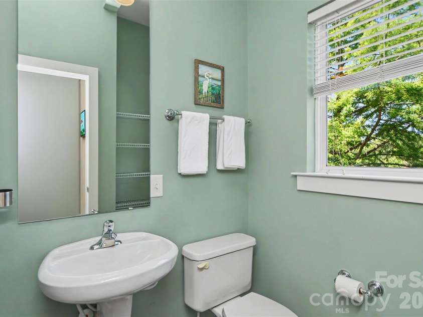 613 Mcninch Street, Charlotte, NC 28208.  MLS# CAR4381151, YatesRealty ID 27083. 
