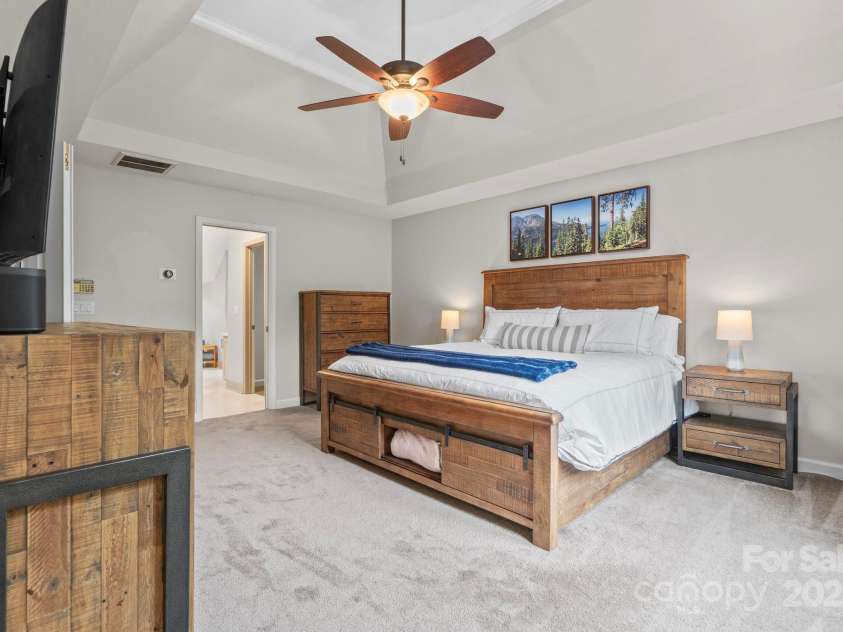 10108 Bayart Way, Huntersville, NC 28078.  MLS# CAR4280969, YatesRealty ID 27084. Generously sized primary bedroom