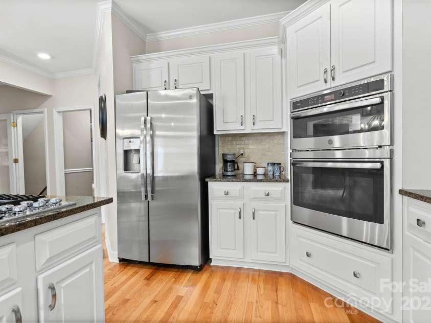 10108 Bayart Way, Huntersville, NC 28078.  MLS# CAR4280969, YatesRealty ID 27084. Lots of cabinet space