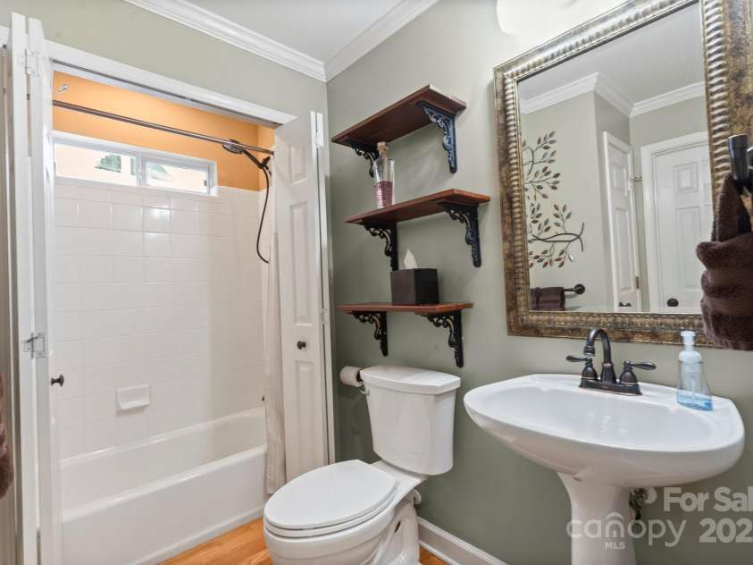 10108 Bayart Way, Huntersville, NC 28078.  MLS# CAR4280969, YatesRealty ID 27084. Main level en suite bathroom