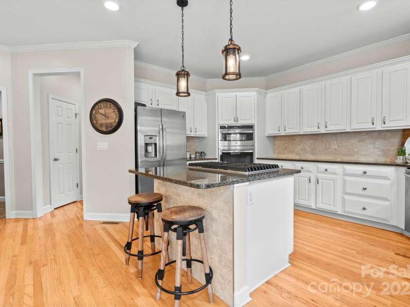 10108 Bayart Way, Huntersville, NC 28078.  MLS# CAR4280969, YatesRealty ID 27084. Plenty of counter space