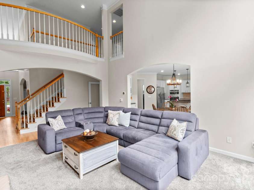 10108 Bayart Way, Huntersville, NC 28078.  MLS# CAR4280969, YatesRealty ID 27084. Relaxing family room presents plenty of space for your family and all of your guests