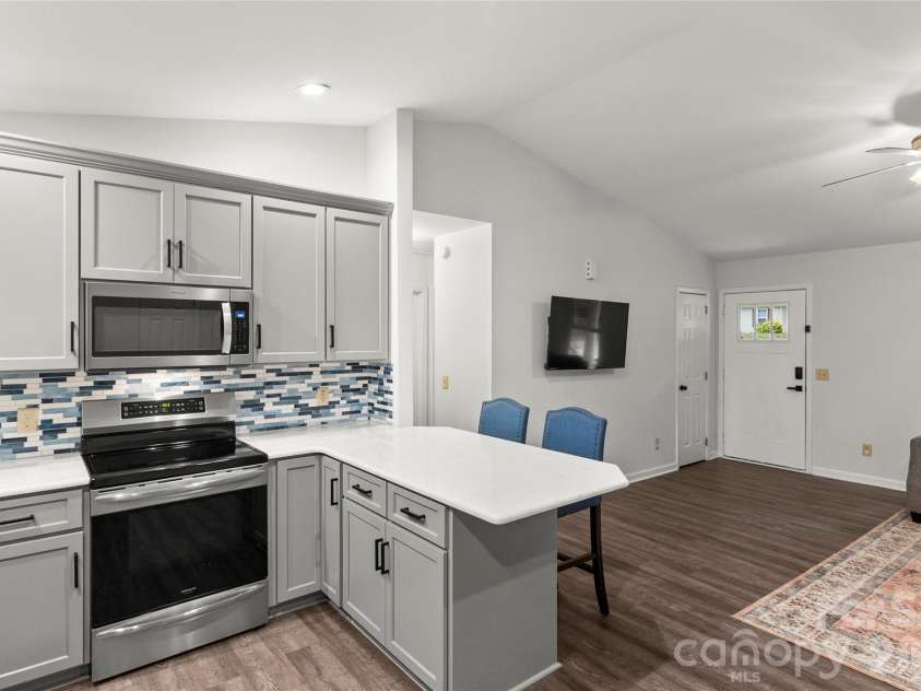 132 Lismark Drive, Mooresville, NC 28117.  MLS# CAR4351348, YatesRealty ID 27084. Kitchen