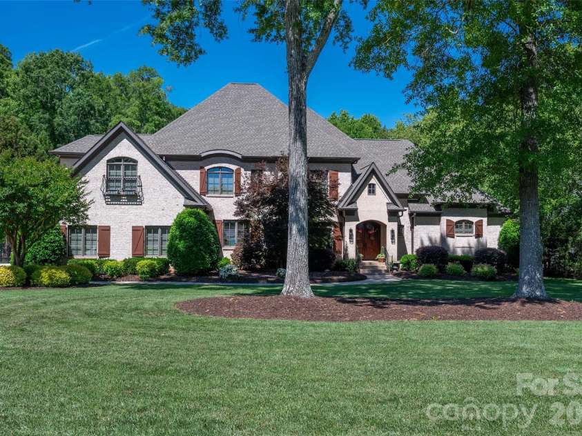 8905 Whirlaway Lane, Waxhaw, NC 28173.  MLS# CAR4382137, YatesRealty ID 27085. 
