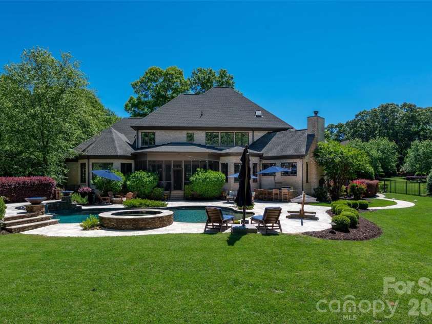 8905 Whirlaway Lane, Waxhaw, NC 28173.  MLS# CAR4382137, YatesRealty ID 27085. 