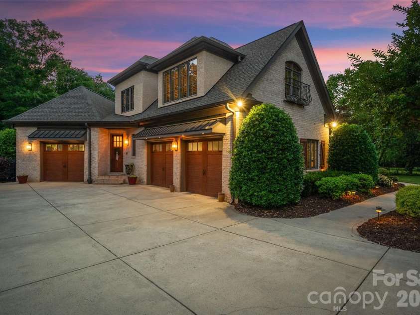 8905 Whirlaway Lane, Waxhaw, NC 28173.  MLS# CAR4382137, YatesRealty ID 27085. 