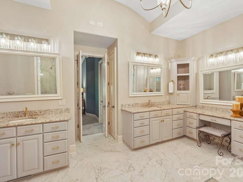 8905 Whirlaway Lane, Waxhaw, NC 28173.  MLS# CAR4382137, YatesRealty ID 27085. 