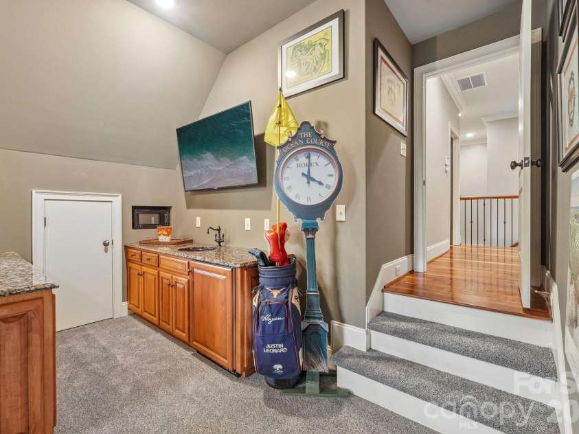 8905 Whirlaway Lane, Waxhaw, NC 28173.  MLS# CAR4382137, YatesRealty ID 27085. 