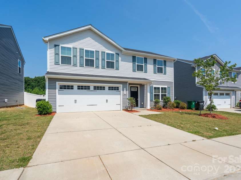 8021 Bruce Street, Charlotte, NC 28215.  MLS# CAR4276037, YatesRealty ID 27087. 