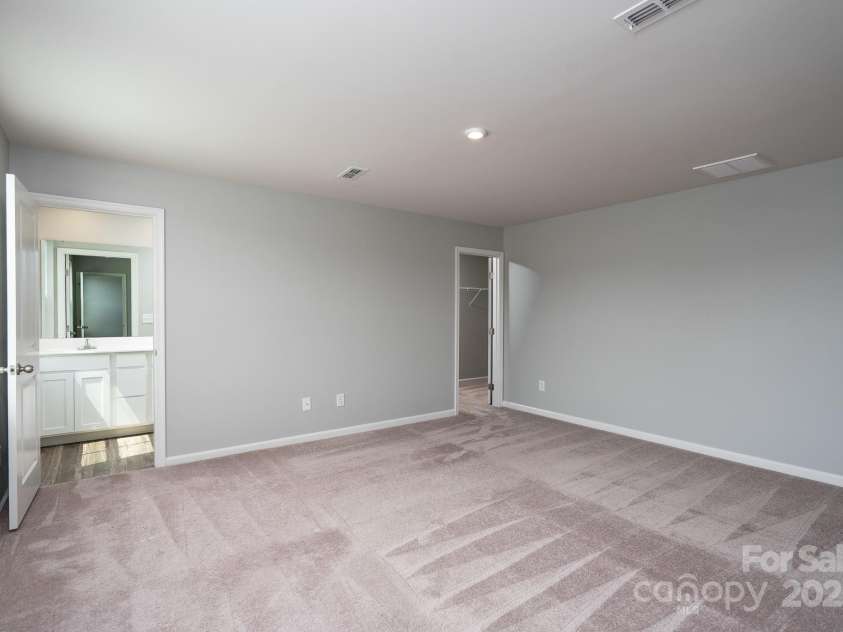 8021 Bruce Street, Charlotte, NC 28215.  MLS# CAR4276037, YatesRealty ID 27087. 