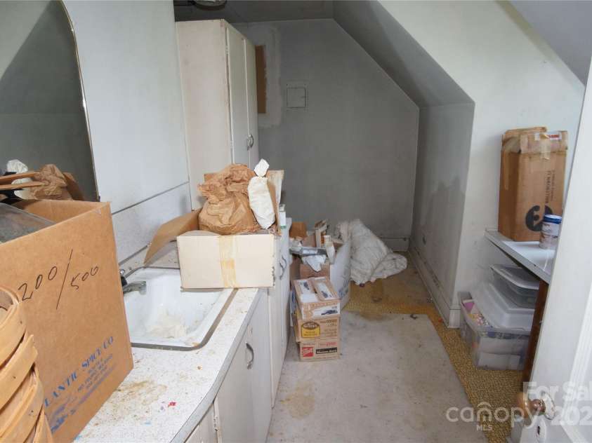 1400 Central Drive, Kannapolis, NC 28083.  MLS# CAR4278245, YatesRealty ID 27088. Large closet with sink off bonus room.