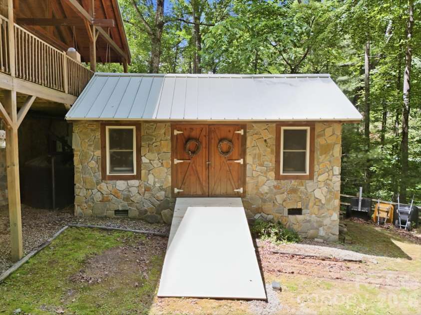 25 Theresa Terrace Road, Nebo, NC 28761.  MLS# CAR4382036, YatesRealty ID 27090. 