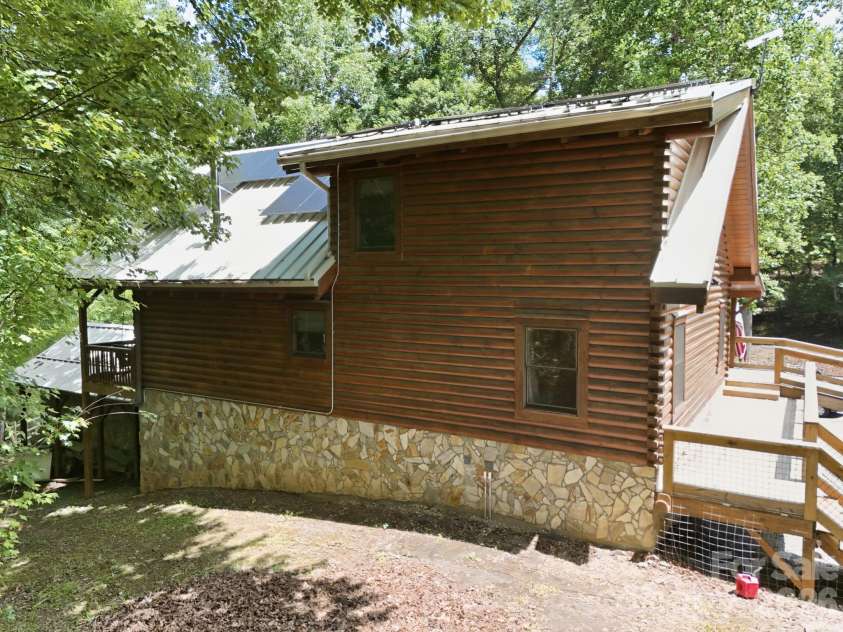 25 Theresa Terrace Road, Nebo, NC 28761.  MLS# CAR4382036, YatesRealty ID 27090. 