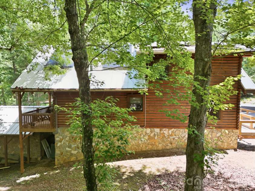 25 Theresa Terrace Road, Nebo, NC 28761.  MLS# CAR4382036, YatesRealty ID 27090. 