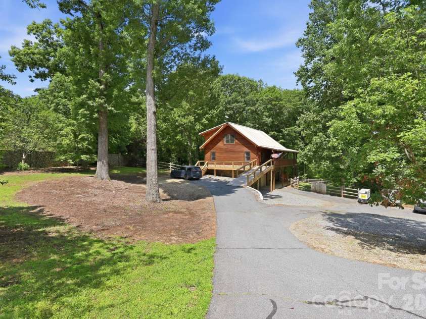 25 Theresa Terrace Road, Nebo, NC 28761.  MLS# CAR4382036, YatesRealty ID 27090. 