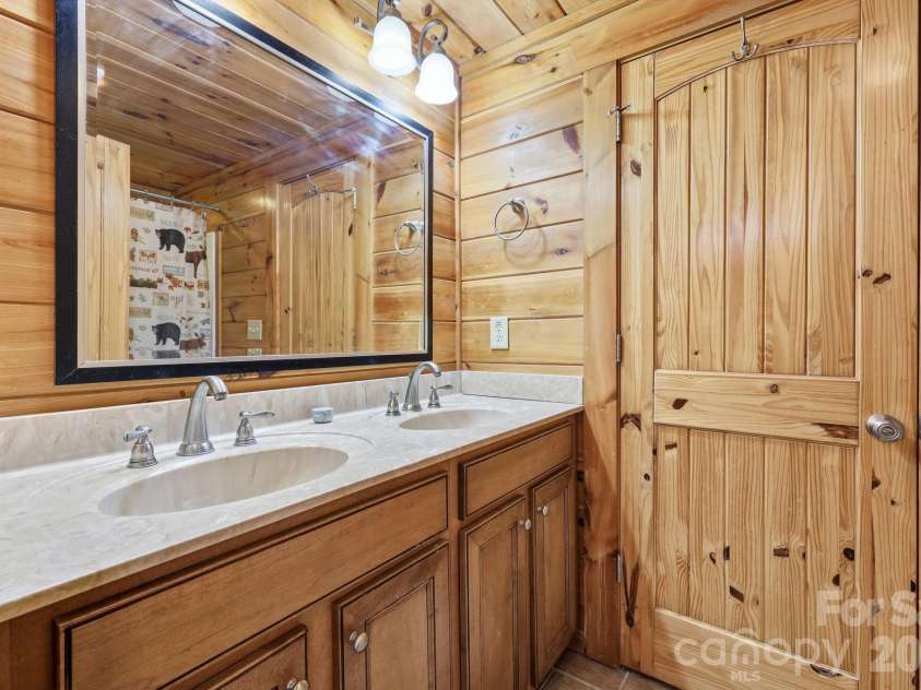 25 Theresa Terrace Road, Nebo, NC 28761.  MLS# CAR4382036, YatesRealty ID 27090. Full Bathroom