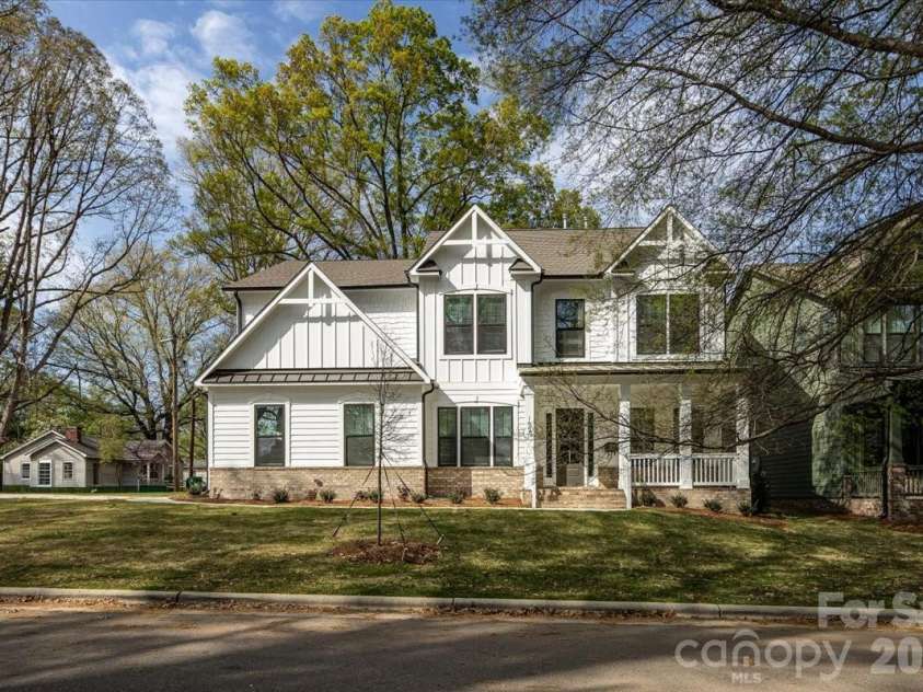 1607 Chippendale Road, Charlotte, NC 28205.  MLS# CAR4349829, YatesRealty ID 27094. 
