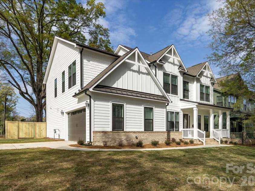 1607 Chippendale Road, Charlotte, NC 28205.  MLS# CAR4349829, YatesRealty ID 27094. 