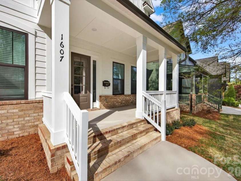 1607 Chippendale Road, Charlotte, NC 28205.  MLS# CAR4349829, YatesRealty ID 27094. 