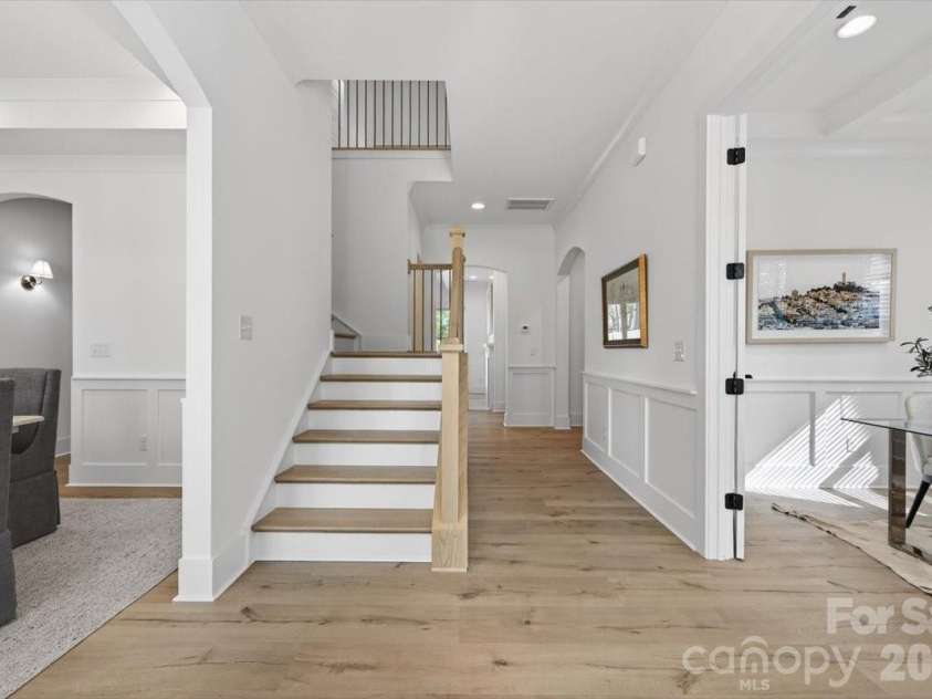 1607 Chippendale Road, Charlotte, NC 28205.  MLS# CAR4349829, YatesRealty ID 27094. 