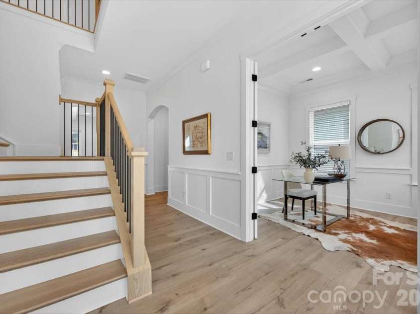 1607 Chippendale Road, Charlotte, NC 28205.  MLS# CAR4349829, YatesRealty ID 27094. 