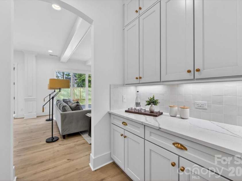 1607 Chippendale Road, Charlotte, NC 28205.  MLS# CAR4349829, YatesRealty ID 27094. 