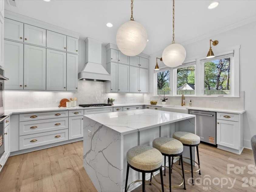 1607 Chippendale Road, Charlotte, NC 28205.  MLS# CAR4349829, YatesRealty ID 27094. 