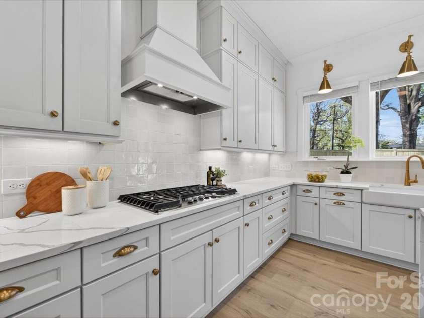 1607 Chippendale Road, Charlotte, NC 28205.  MLS# CAR4349829, YatesRealty ID 27094. 