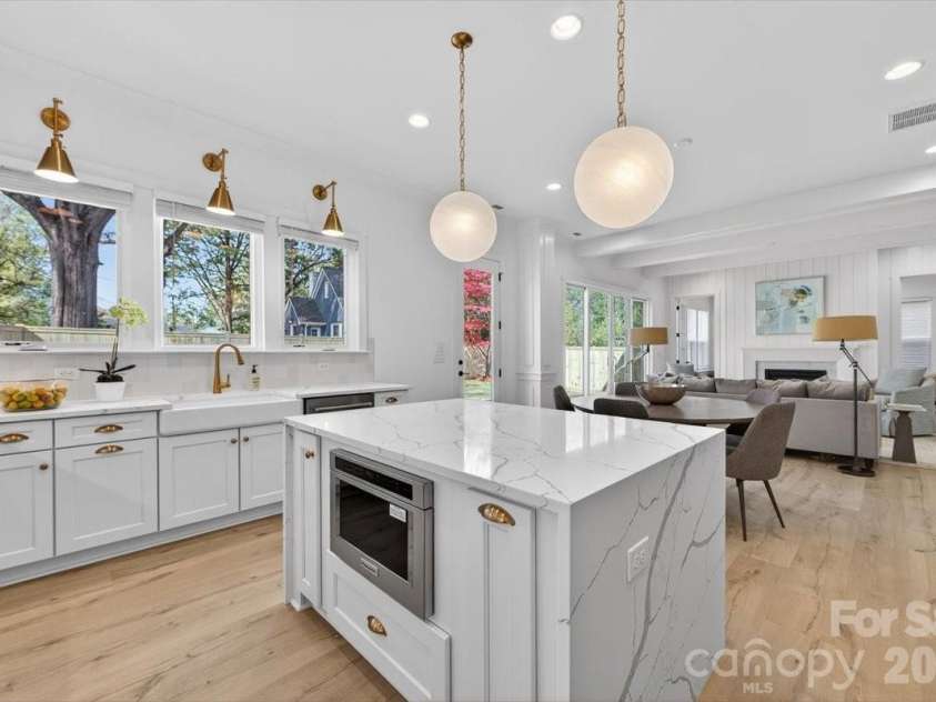 1607 Chippendale Road, Charlotte, NC 28205.  MLS# CAR4349829, YatesRealty ID 27094. 