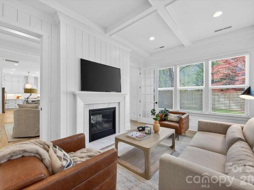 1607 Chippendale Road, Charlotte, NC 28205.  MLS# CAR4349829, YatesRealty ID 27094. 