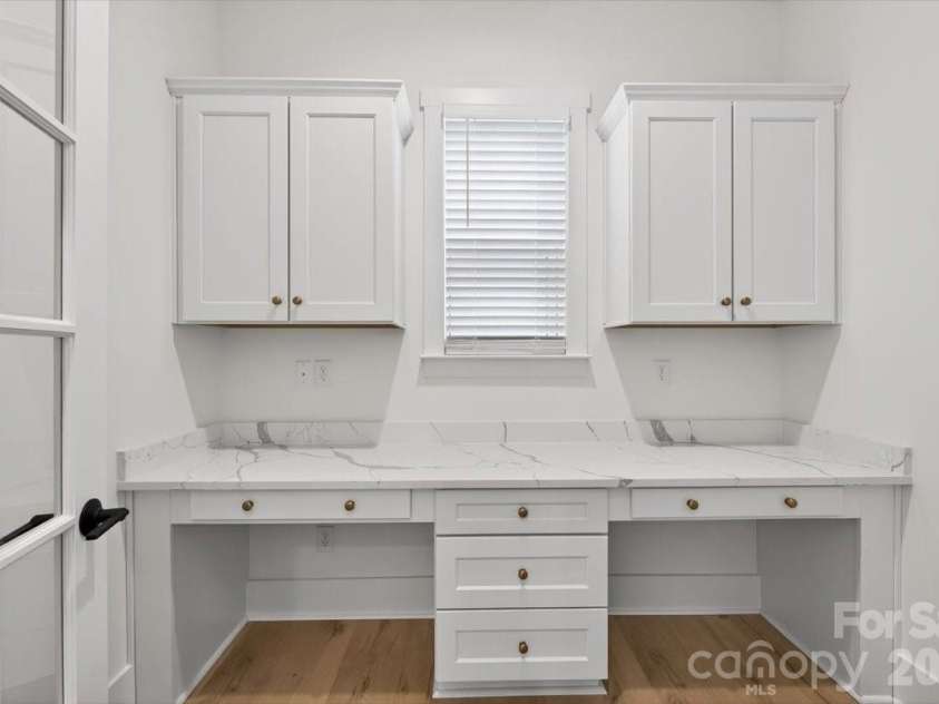 1607 Chippendale Road, Charlotte, NC 28205.  MLS# CAR4349829, YatesRealty ID 27094. 