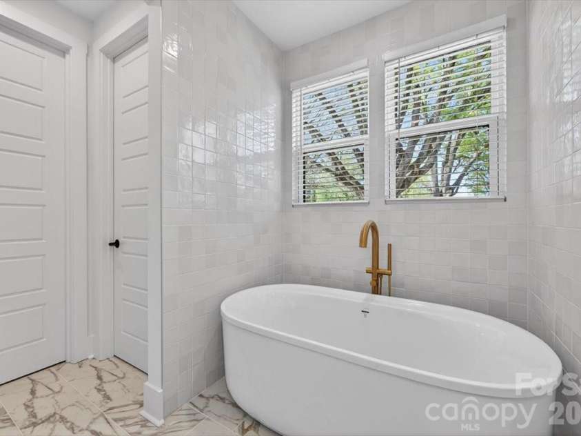 1607 Chippendale Road, Charlotte, NC 28205.  MLS# CAR4349829, YatesRealty ID 27094. 