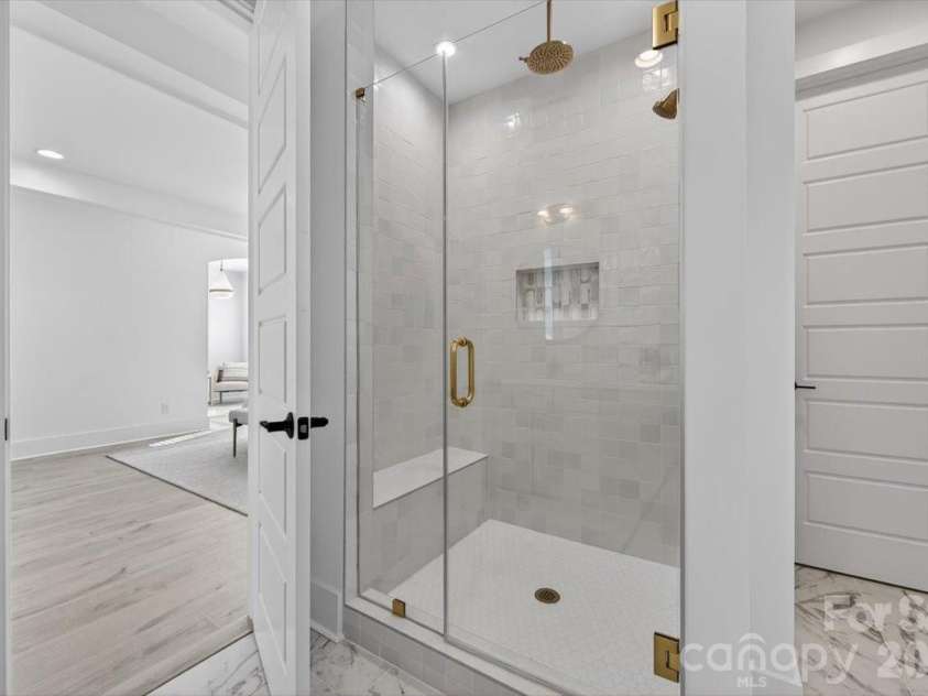 1607 Chippendale Road, Charlotte, NC 28205.  MLS# CAR4349829, YatesRealty ID 27094. 