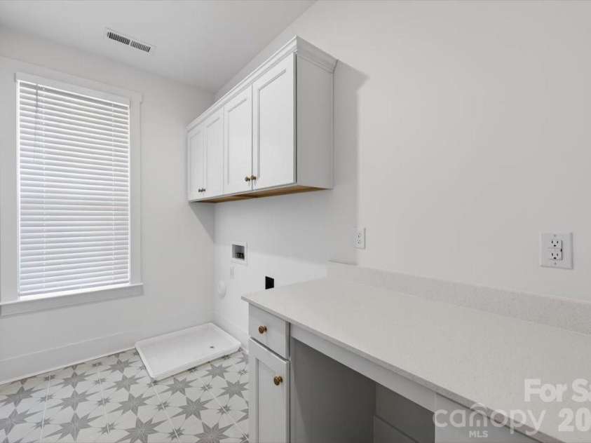 1607 Chippendale Road, Charlotte, NC 28205.  MLS# CAR4349829, YatesRealty ID 27094. 