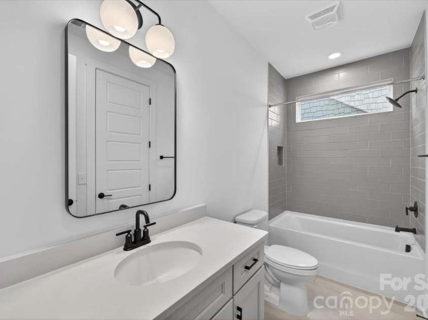 1607 Chippendale Road, Charlotte, NC 28205.  MLS# CAR4349829, YatesRealty ID 27094. 