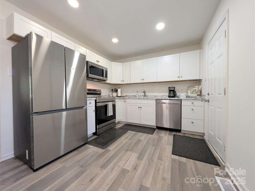 3001 Crawford Avenue, Gastonia, NC 28052.  MLS# CAR4281462, YatesRealty ID 27094. 