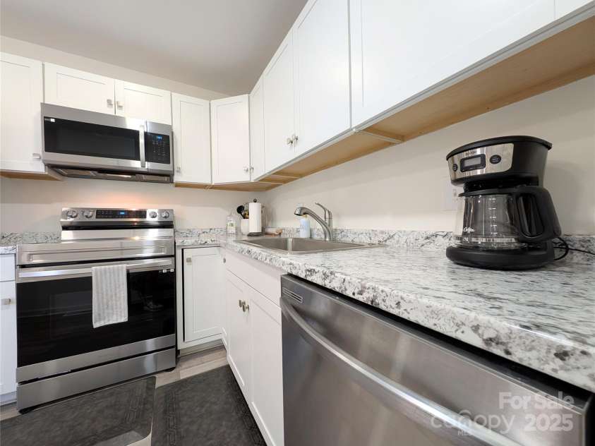 3001 Crawford Avenue, Gastonia, NC 28052.  MLS# CAR4281462, YatesRealty ID 27094. 