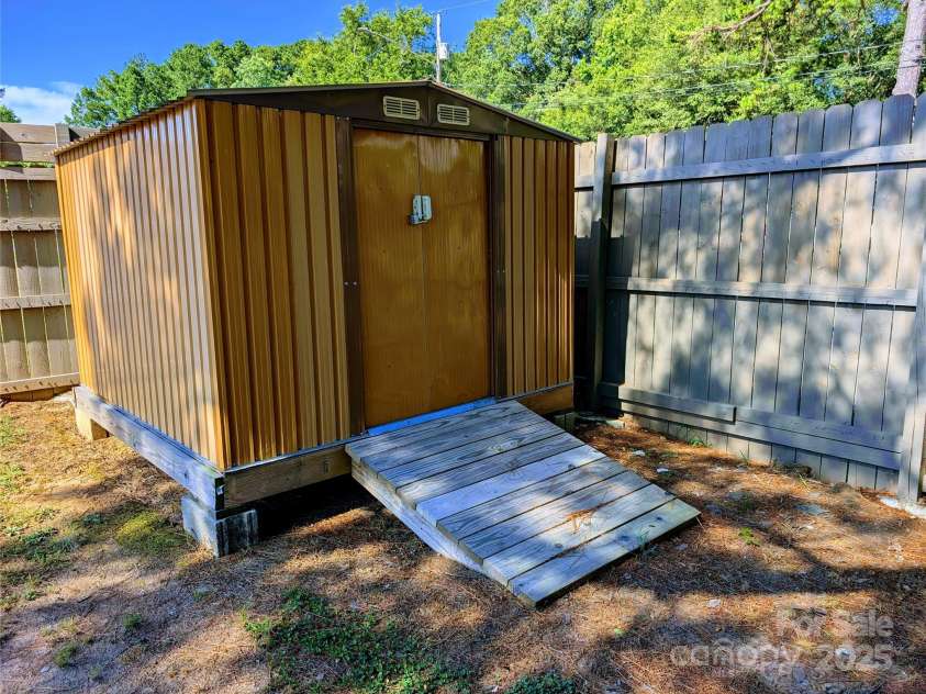 3001 Crawford Avenue, Gastonia, NC 28052.  MLS# CAR4281462, YatesRealty ID 27094. 