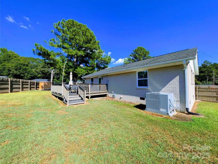 3001 Crawford Avenue, Gastonia, NC 28052.  MLS# CAR4281462, YatesRealty ID 27094. 
