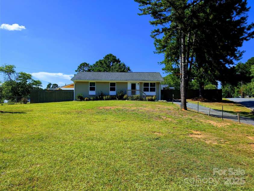 3001 Crawford Avenue, Gastonia, NC 28052.  MLS# CAR4281462, YatesRealty ID 27094. 