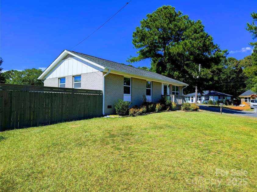3001 Crawford Avenue, Gastonia, NC 28052.  MLS# CAR4281462, YatesRealty ID 27094. 