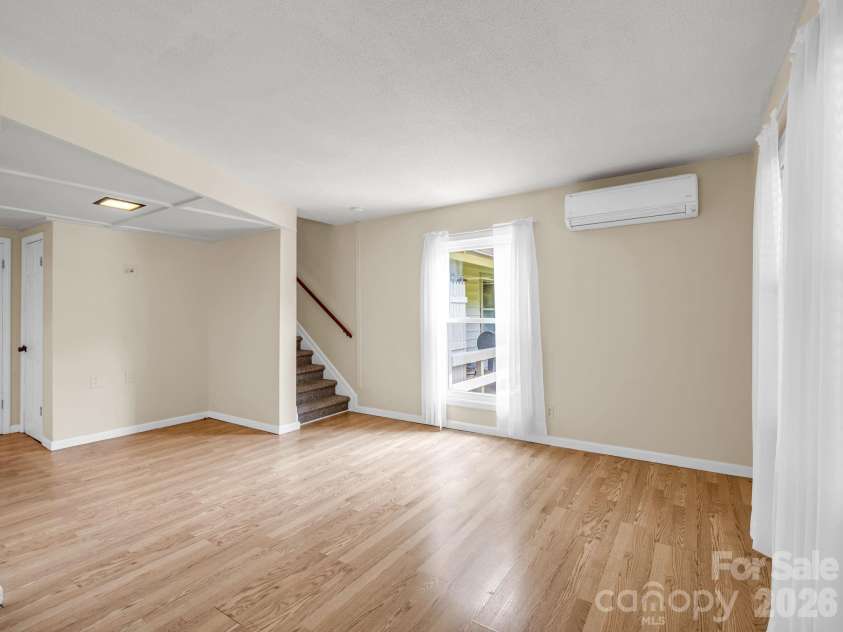 117 Willow Way, Hendersonville, NC 28739.  MLS# CAR4384780, YatesRealty ID 27096. Main level living area