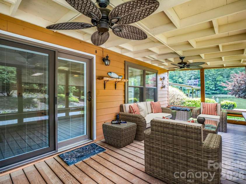 117 Willow Way, Hendersonville, NC 28739.  MLS# CAR4384780, YatesRealty ID 27096. Virtual staging