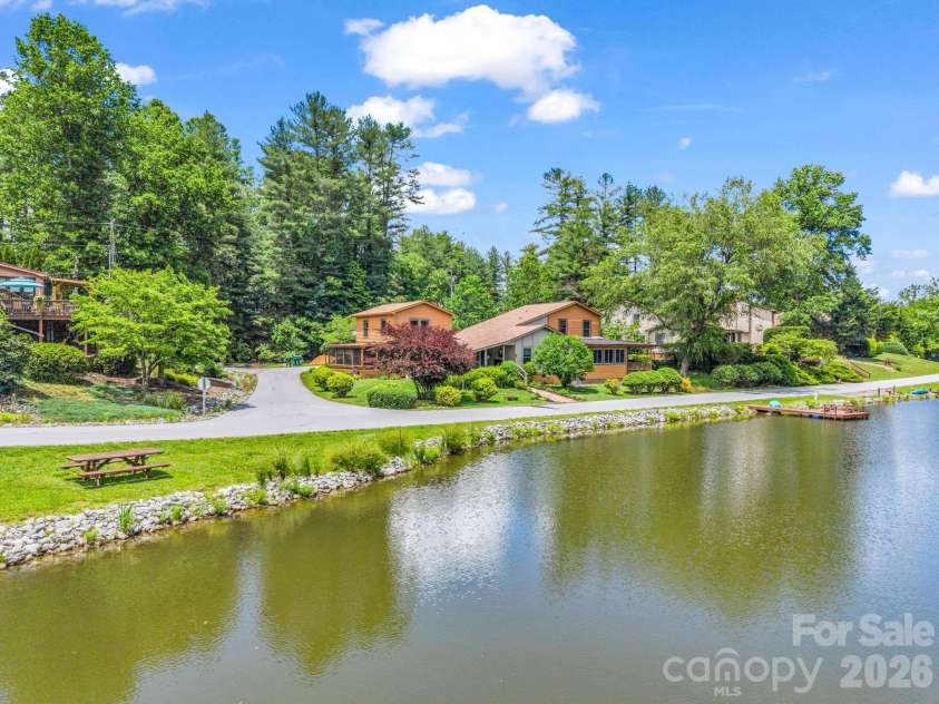 117 Willow Way, Hendersonville, NC 28739.  MLS# CAR4384780, YatesRealty ID 27096. Willow Lake