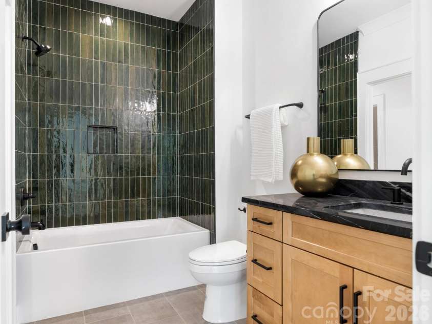 1326 Richland Drive, Charlotte, NC 28211.  MLS# CAR4361937, YatesRealty ID 27097. Bathroom