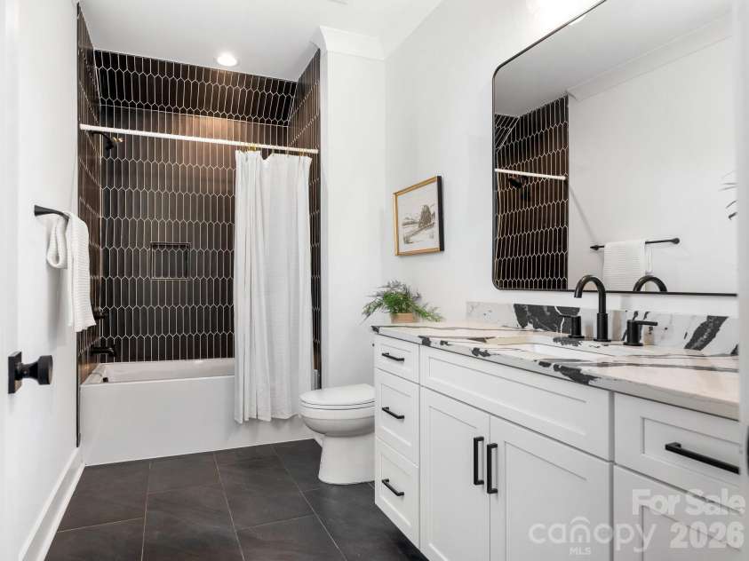 1326 Richland Drive, Charlotte, NC 28211.  MLS# CAR4361937, YatesRealty ID 27097. Bathroom
