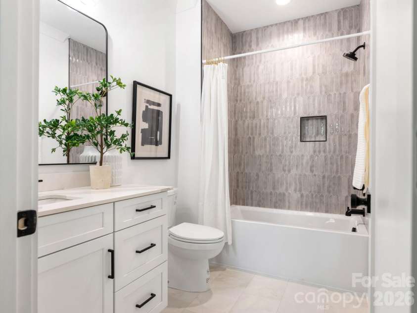 1326 Richland Drive, Charlotte, NC 28211.  MLS# CAR4361937, YatesRealty ID 27097. Bathroom