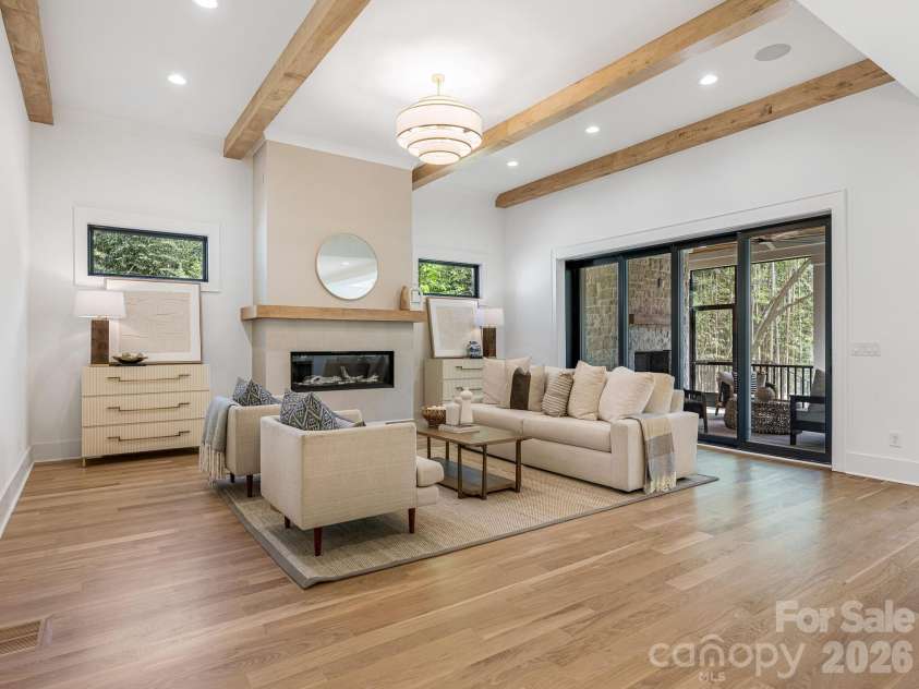 1326 Richland Drive, Charlotte, NC 28211.  MLS# CAR4361937, YatesRealty ID 27097. Great Room