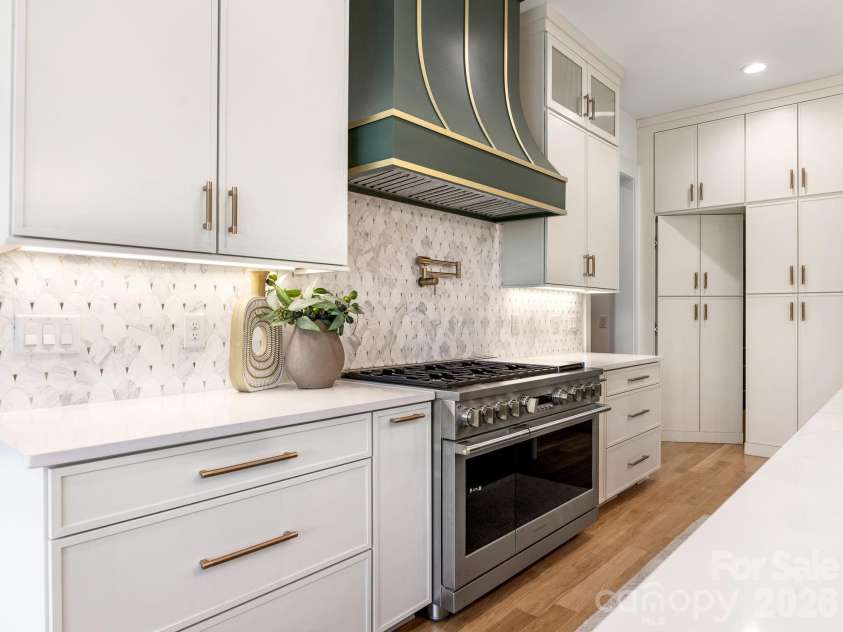 1326 Richland Drive, Charlotte, NC 28211.  MLS# CAR4361937, YatesRealty ID 27097. Kitchen